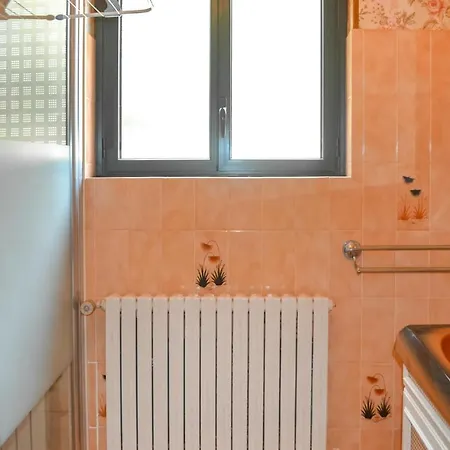 Gorgeous In Archignac With Kitchen